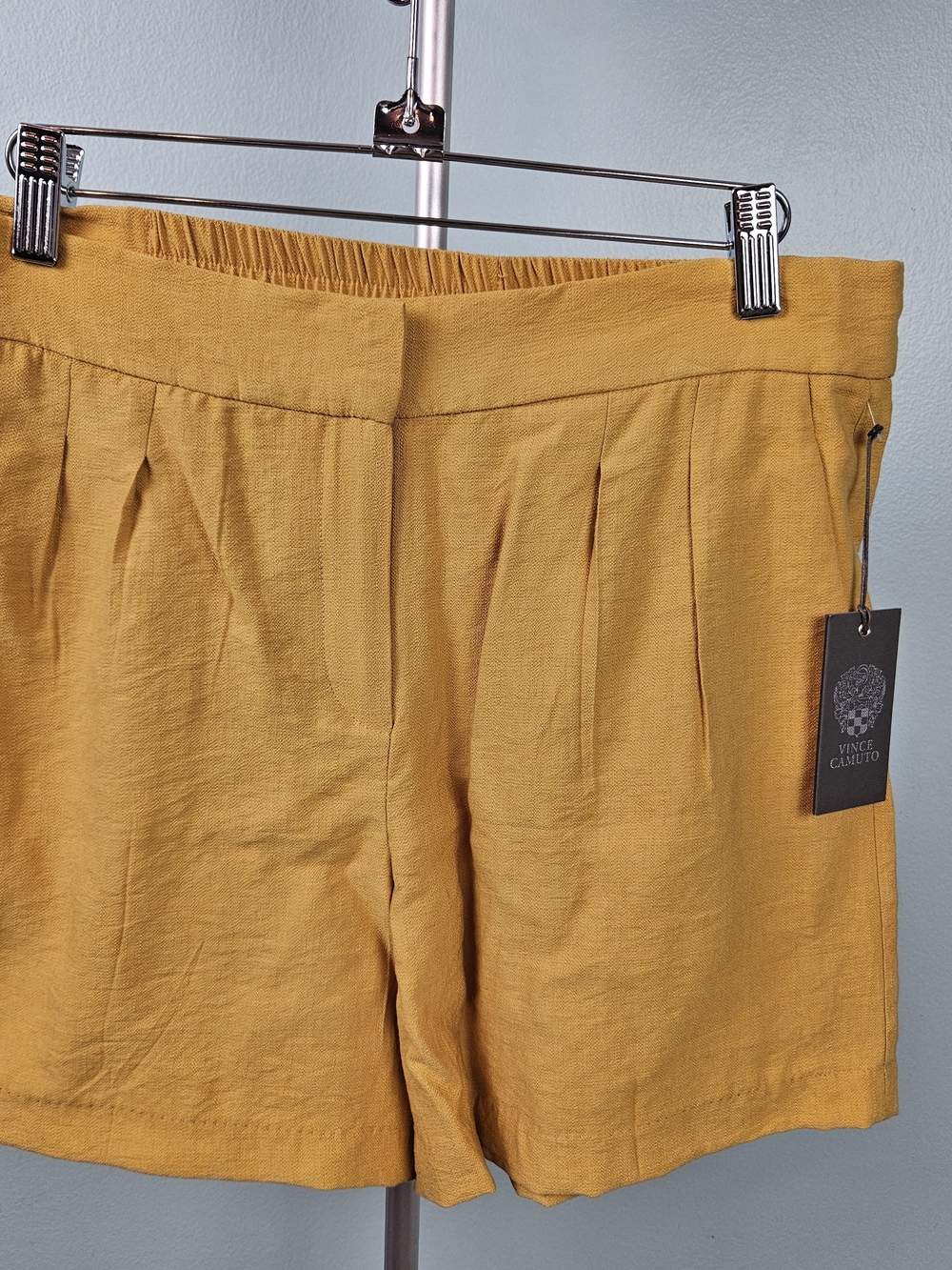 NWT Vince Camuto Women's Mustard Pleated Linen-Blend Shorts
